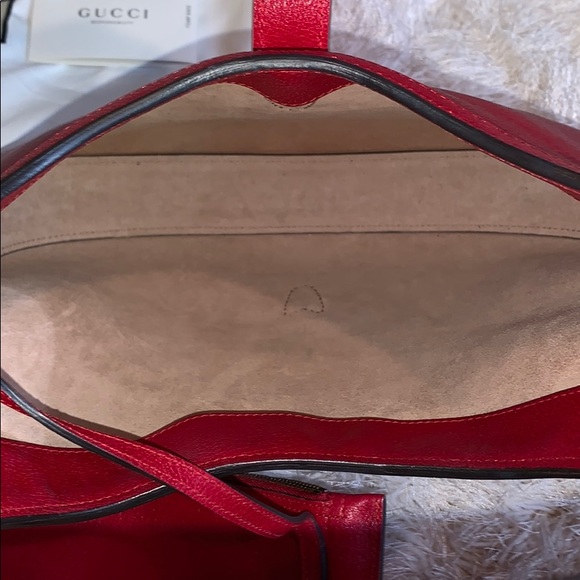 Authentic Gucci handbag with removable wallet. - Picture 5 of 8